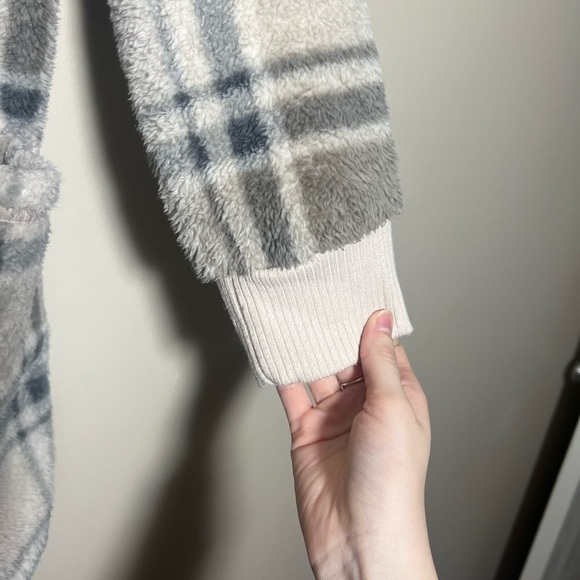 Koolaburra By UGG Cozy Shaggy Plush Cardigan Rib Port Cream Plaid - Picture 9 of 9